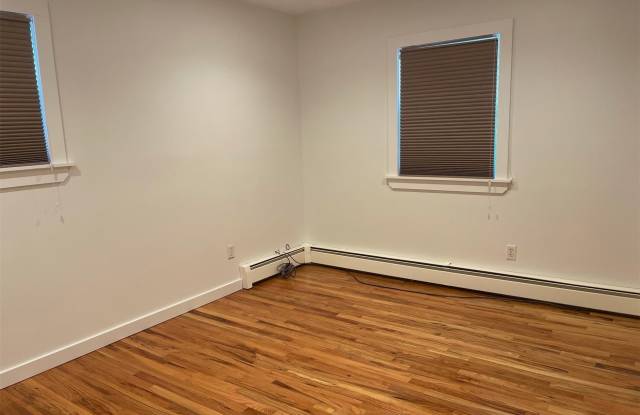 49 Hallock Avenue Gallery 4