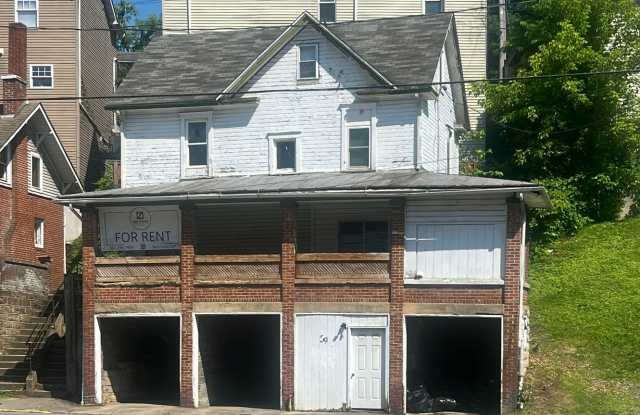Price Reduced - 2-4 Bedroom/ 2 Bathroom House - Downtown - Available Now to July (Already rented in August 2025) - 59 Richwood Avenue, Morgantown, WV 26505
