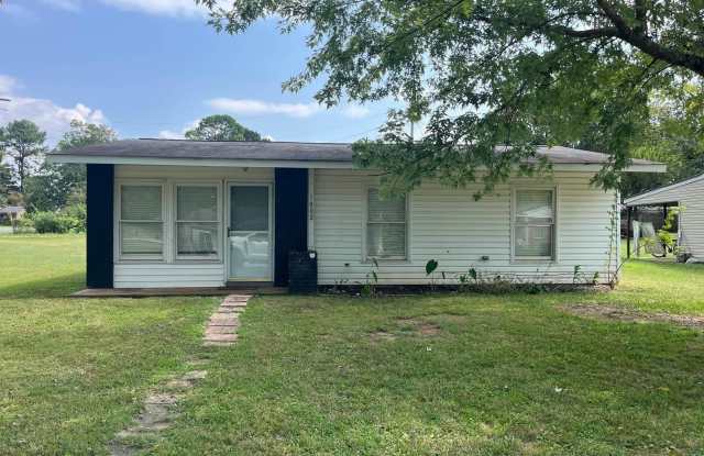 1002 SW 6th Avenue - 1002 6th Avenue Southwest, Decatur, AL 35601