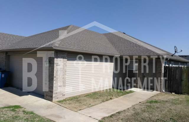 3BR Duplex with 2-Car Garage in Forsyth photos photos