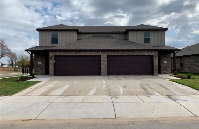 501 Vee  ST - 501 Vee St, Centerton, AR 72719