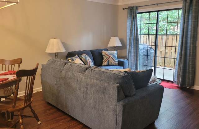 Furnished 3 BR, 3 BH Townhouse in Wilmington! Gallery 4