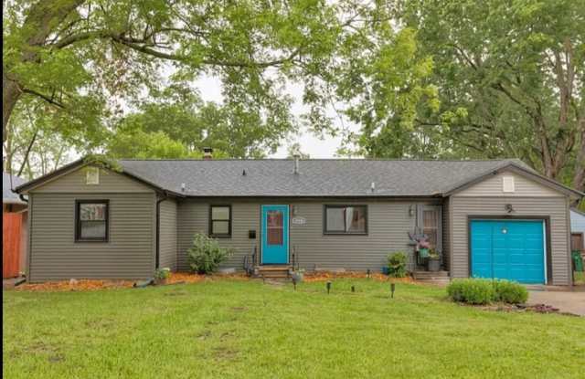 1414 68th St photos photos