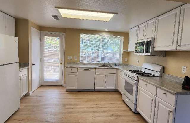 Nice Condo 2 Bedroom 1 Bath Off Street Parking in Great Area Valljeo photos photos