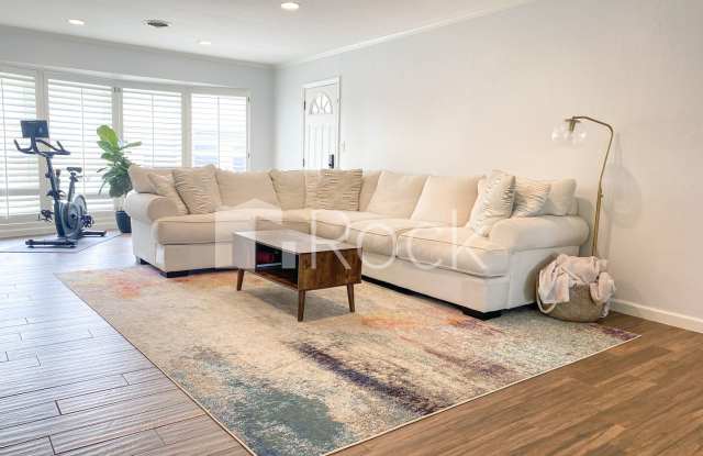 Beautiful North OKC Home with UTILITIES INCLUDED! Gallery 4