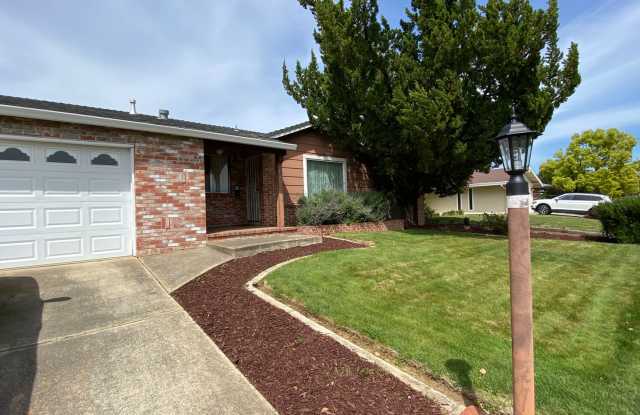 Charming 3 Bed, 2 Bath - Gardener Included - Quiet Neighborhood - Close to Downtown! - 325 Zola Avenue, Roseville, CA 95678