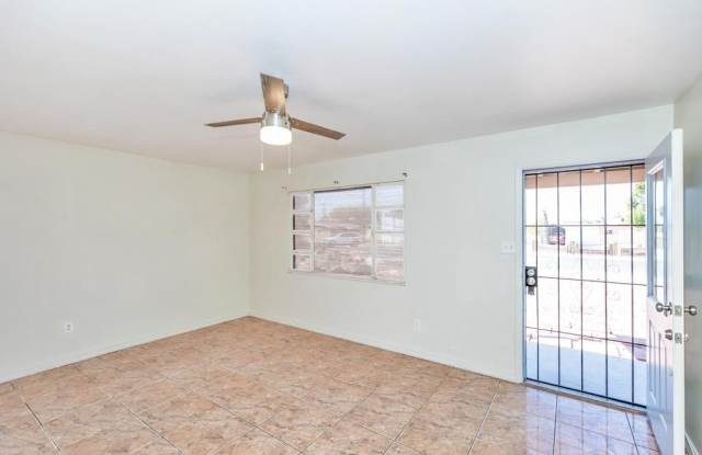2743 S Mesa Avenue Gallery 3