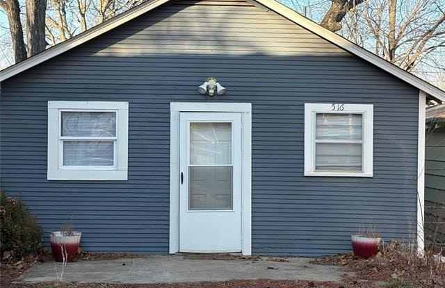 516 W Locust photos photos