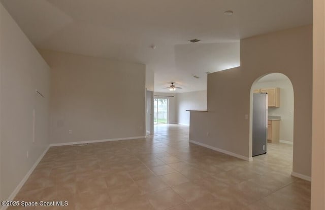 4203 Palladian Way Gallery 3