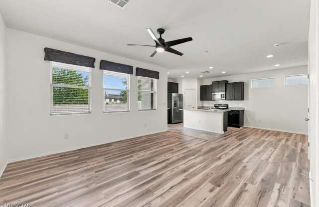 7542 Whitman Colonial Street Gallery 3
