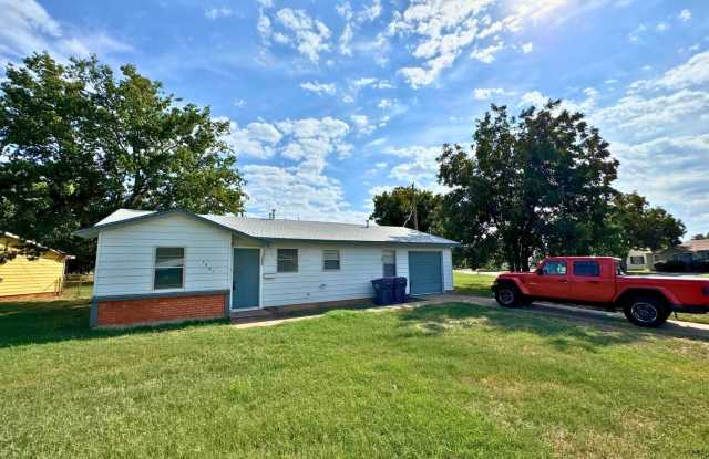 Cozy 3 Bed 1 Bath 1c Garage In Cityview! Gallery 1