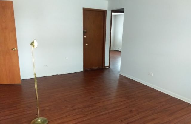 2737 West 79th Street Gallery 3