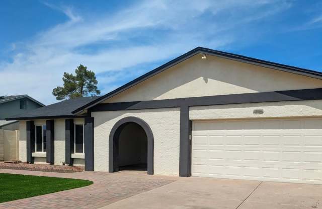 1016 W Manhatton Drive photos photos