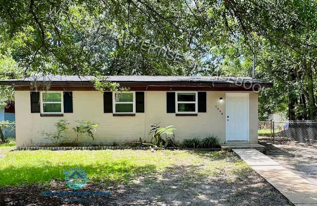 $200 OFF FIRST MONTH RENT - Gorgeous 3 bedroom / 1 bathroom home ready for rent! Gallery 2