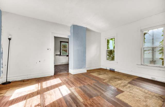 2711 North Dechman Ave Gallery 4