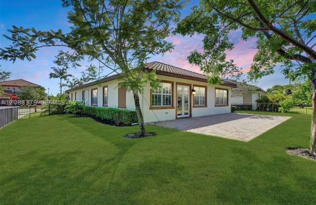 10398 Waterside Ct Gallery 4
