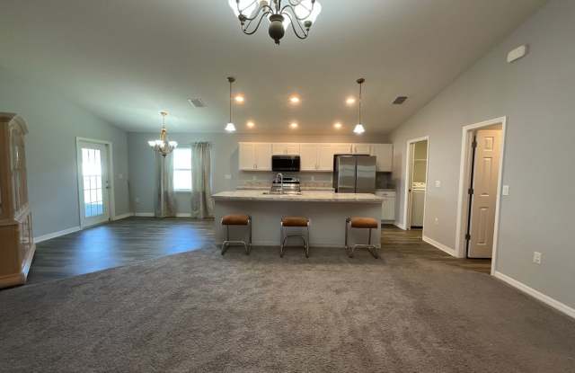 4/2 Home in Gated Community Gallery 3