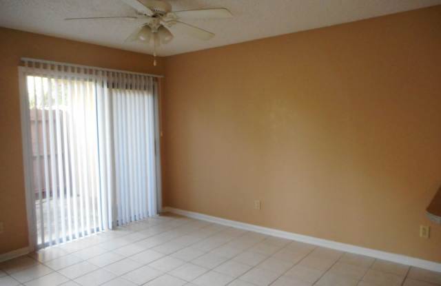1 Bedroom 1 Bath – 641 NE 26th Court-Unit A  Cypress Villas Gallery 4