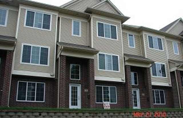 Luxury Iowa City townhouse close to UIHC and Kinnick - 756 Westgate Street, Iowa City, IA 52246