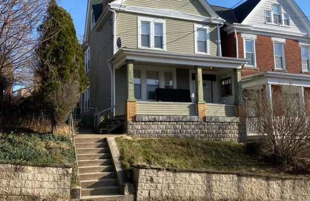 Now showing, Updated 3BR 2 Full Bath house with yard and parking! photos photos