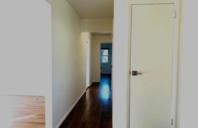 136 Manhasset Avenue Gallery 3