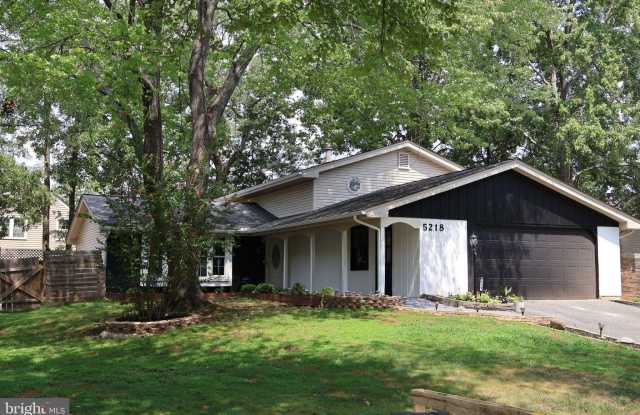 5218 CAROLINE Circle Gallery 2