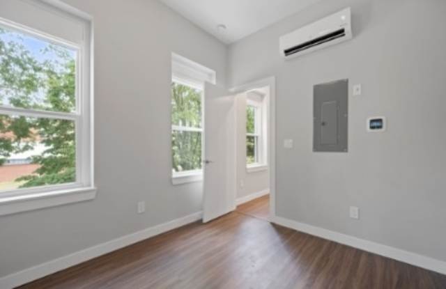 1904 Linn Street - 2 Gallery 4