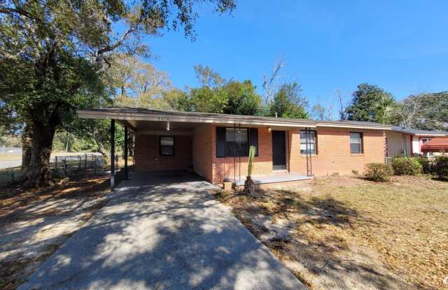 3418 W Yonge St. Pensacola, FL MOVE IN SPECIAL: HALF OFF first full month of rent!!! photos photos
