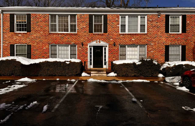 Don't miss this 2nd floor one level condo, located close to the shopping at Stonefield! Gallery 1