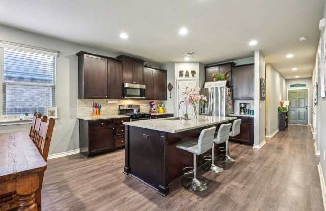 8814 White Crown Gallery 3
