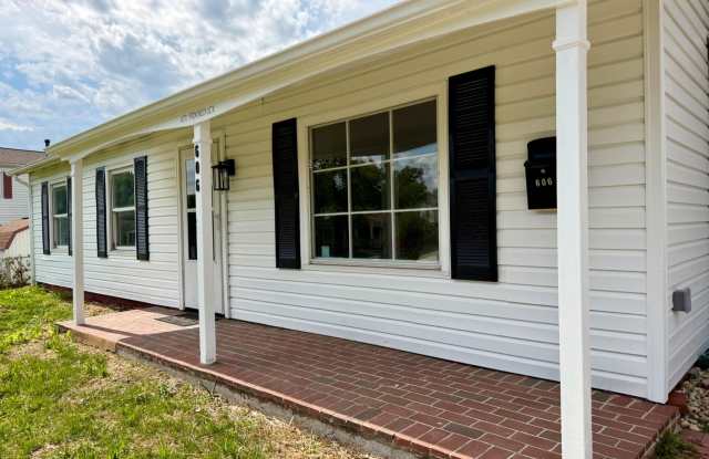 606 W BEECH Road W Gallery 4