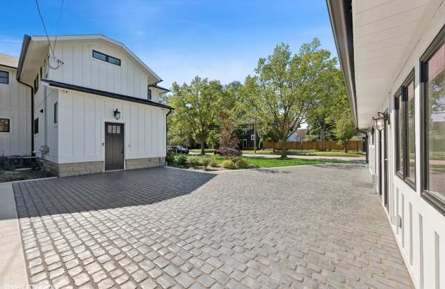 240 S Brainard Avenue Gallery 4
