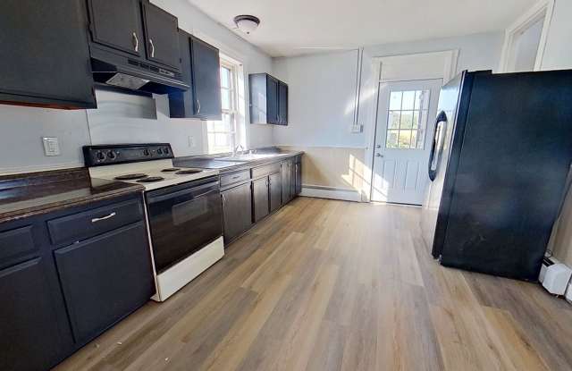 Single Family Home in Spring Grove Gallery 4