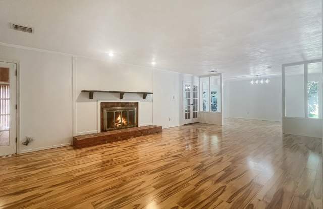 2604 Northeast Garden Lane Gallery 4