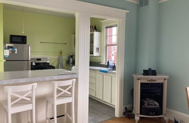 Charming 1BR Condo in Northwest District - 2109 Northwest Irving Street, Portland, OR 97210