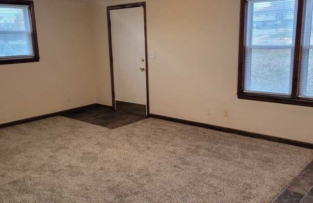 910 Harrington Avenue - B Gallery 4