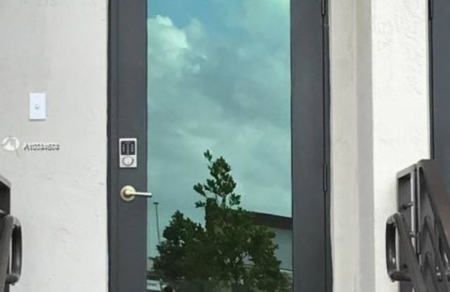 10473 NW 82 St Gallery 2