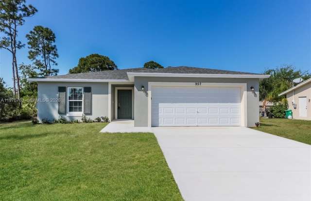 957 SE Caravan Ave photos photos