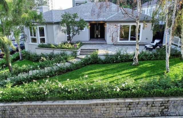 10700 Lindbrook Gallery 2