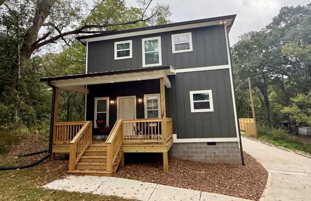 Five Bedroom Newer Construction Gallery 1