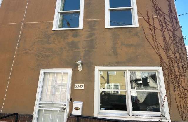 Beautifully renovated 3 Bed, 1.5 bath available. Section 8 welcomed! photos photos