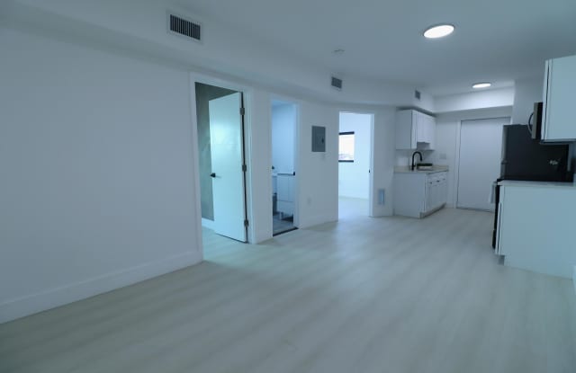 1814 NW 2nd Court Gallery 3