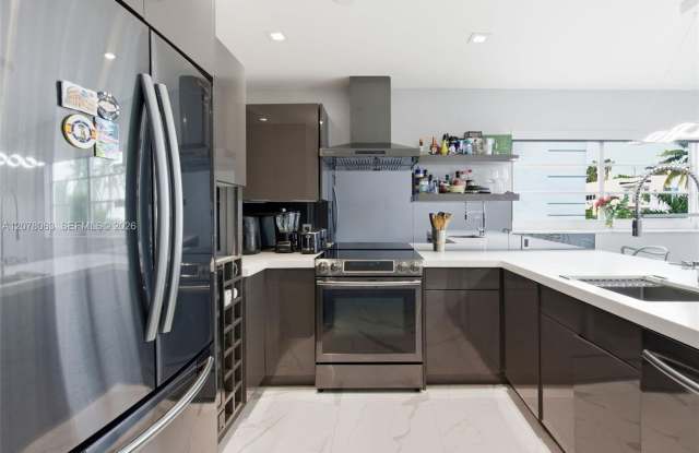 1428 Euclid Avenue 207, Miami Beach, FL 33139 - 3941 Gallery 3
