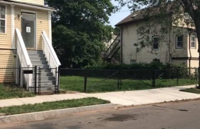 4 Bedroom Single Family Home in Fairhaven Gallery 3