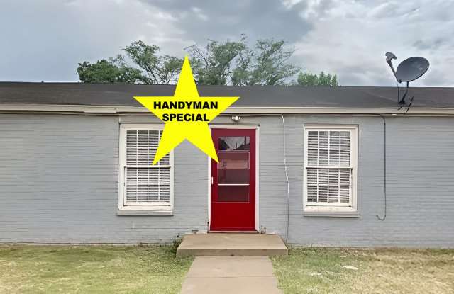 Handyman Special $0 First Month's Rent / “You fix, you SAVE BIG!!” Contact Mayshell for details: 806 704-3055 ext 2 - 3702 Avenue U, Lubbock, TX 79412