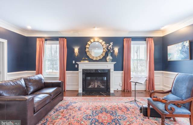 2138 PATRICK HENRY DRIVE Gallery 4