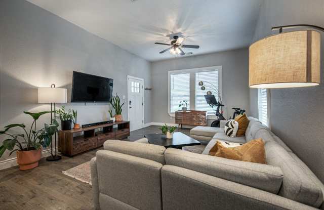 Charming 3BR 2BTH House Near Downtown San Antonio Gallery 3
