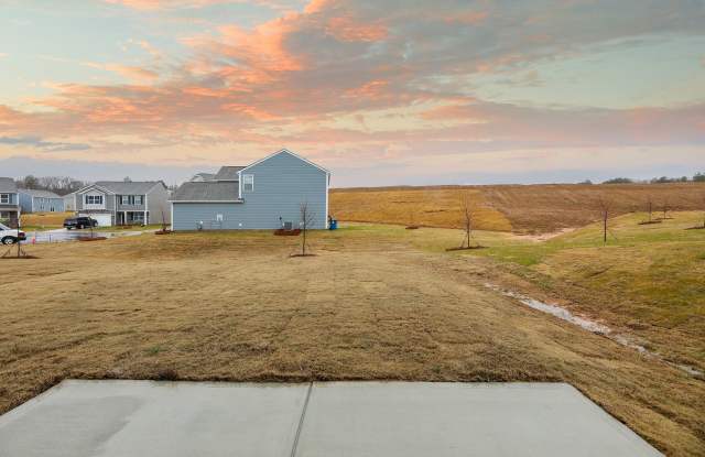 Spacious 4-Bedroom Home with Large Private Backyard in Calvin Creek Gallery 4