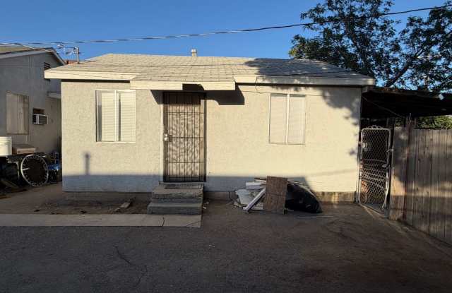 WoW 1 Bd 1 Ba House with a Yard and Laundry Hookups photos photos