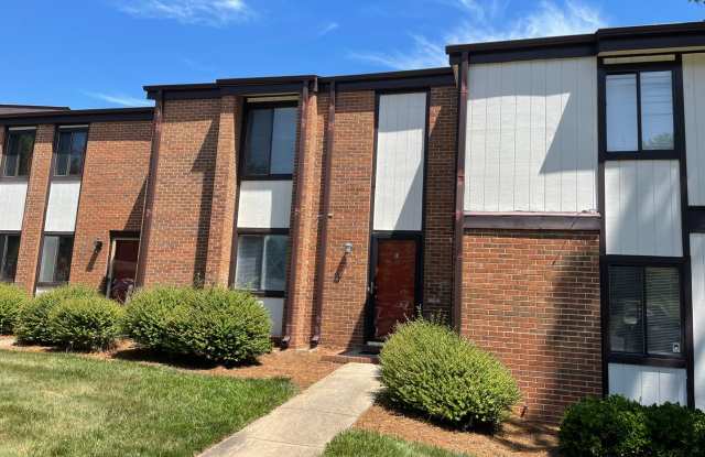 SW - Updated Townhome. New Flooring, Just Painted, FP, Fenced Patio! photos photos